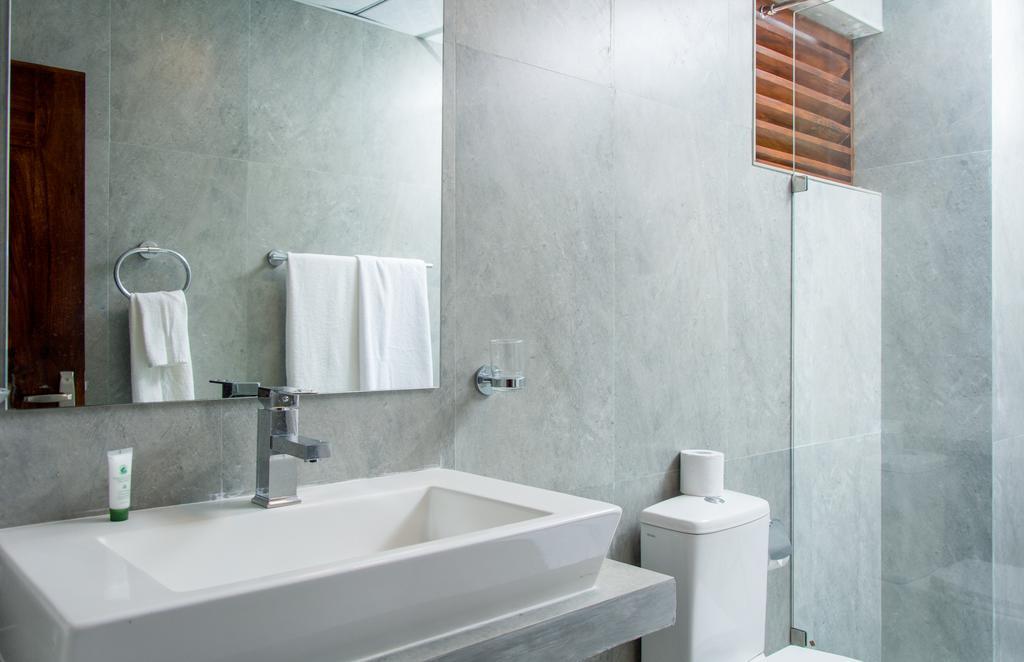Sapphire Seas Beachfront Hotel Hikkaduwa Habitación foto
