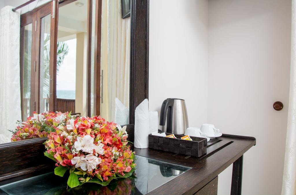 Sapphire Seas Beachfront Hotel Hikkaduwa Exterior foto