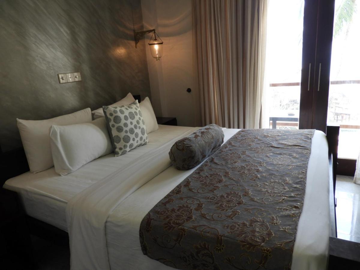 Sapphire Seas Beachfront Hotel Hikkaduwa Exterior foto