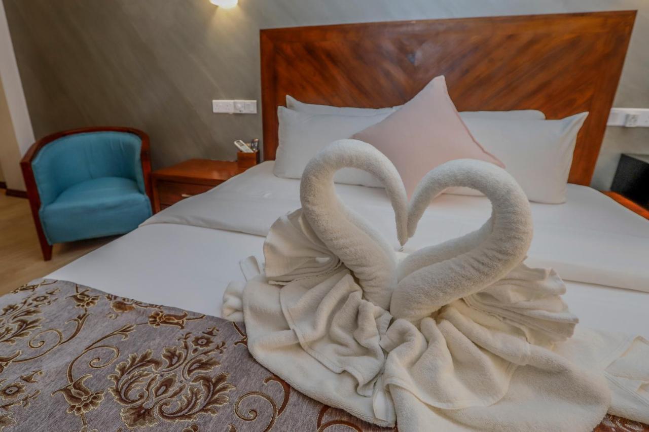 Sapphire Seas Beachfront Hotel Hikkaduwa Exterior foto